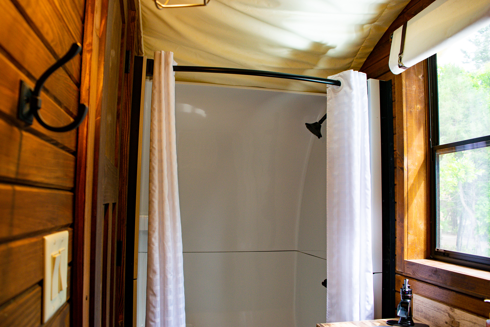 covered wagon bathroom